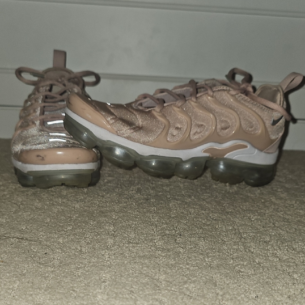 Nike Women's Athletic Shoes - Vapormax Plus